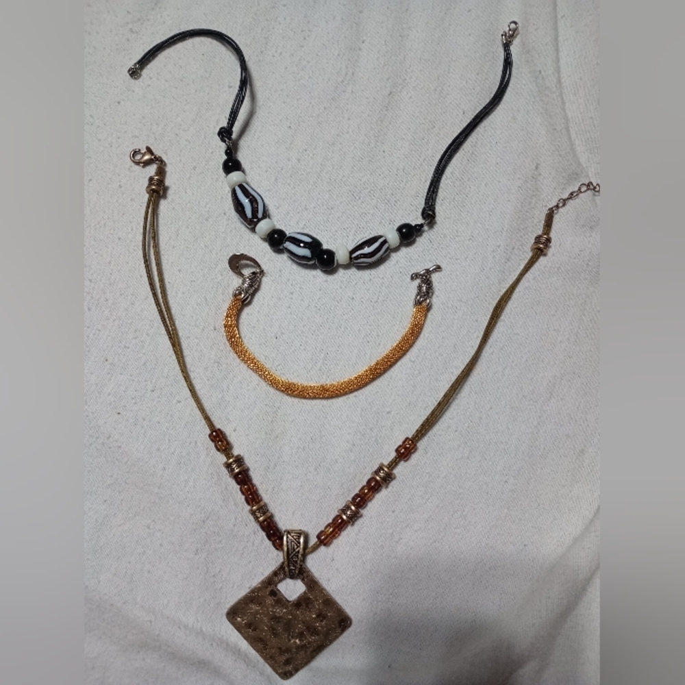 2 fashionable costume jewelry necklaces high quality and one bracelet (C004)